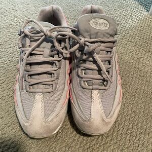 Nike Airmax 95 Atmosphere Gray and Pink